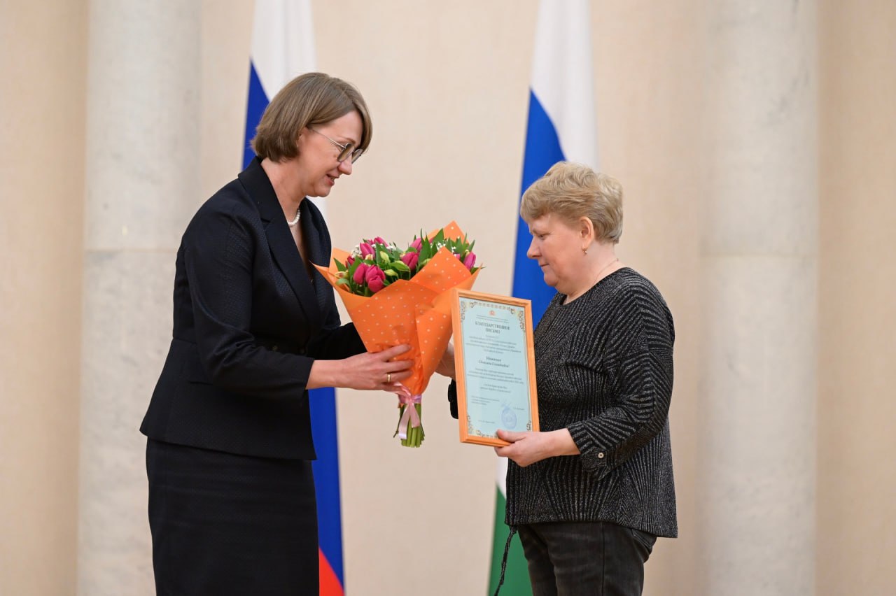 Денис Паслер вручил награды лучшим работникам отрасли молочного животноводства Свердловской области Денис Паслер вручил награды лучшим работникам отрасли молочного животноводства Свердловской области