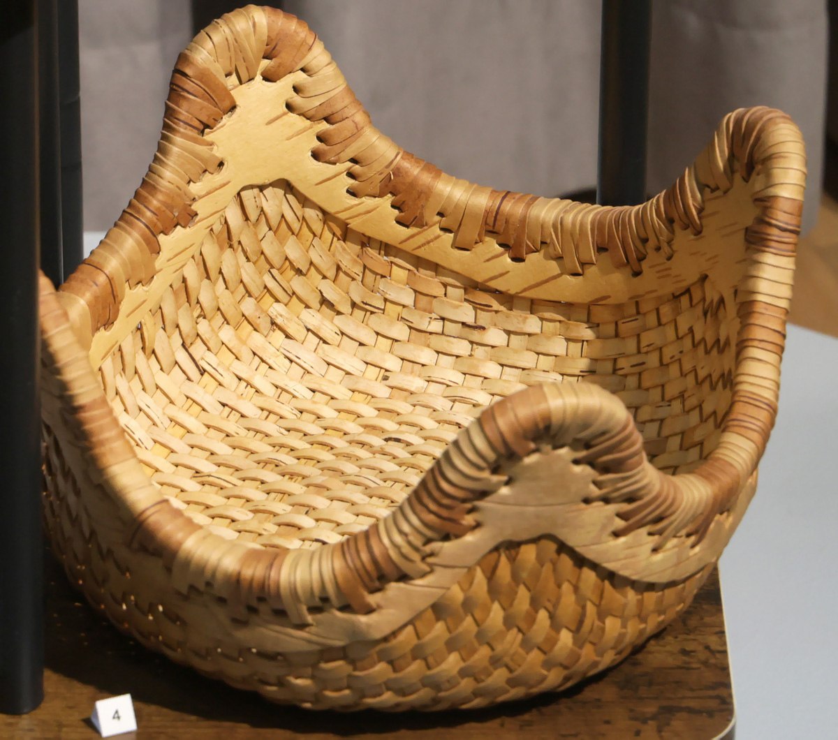 В выставочных залах музея-заповедника «Горнозаводской Урал» открылась выставка «Берестяной мир Сергея Коротчени. Традиции и современность» (12+) В выставочных залах музея-заповедника «Горнозаводской Урал» открылась выставка «Берестяной мир Сергея Коротчени. Традиции и современность» (12+)