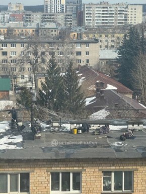 Пляж на крыше устроили коммунальщики в Екатеринбурге