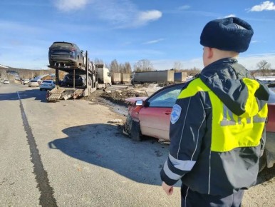 Госавтоинспекция информирует о временном затруднении движения в направлении Екатеринбурга на 318 км автодороги М-12 вблизи Ревды в связи с ДТП