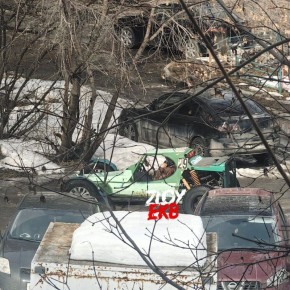 На Химмаше завелся гонщик. Необычный транспорт заметили около садика на Исетской, 14А