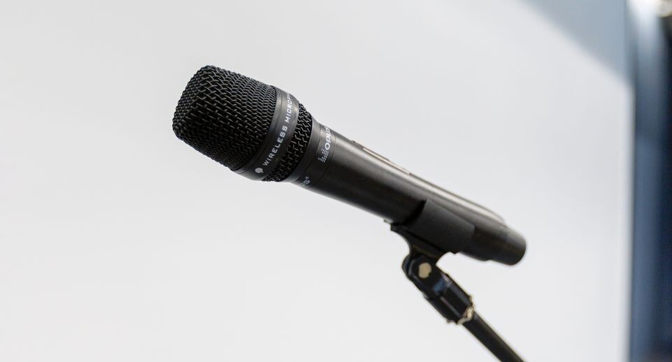 Депутат Госдумы раскритиковал использование латиницы в псевдонимах артистов