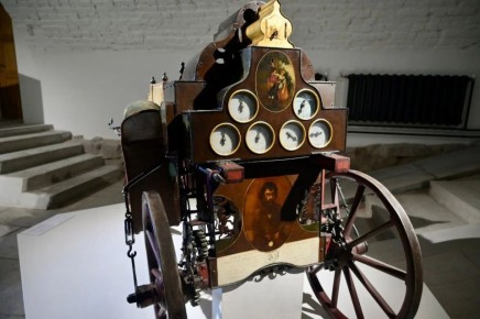 �������, 1 ������, � ����� ������� ���������� ����� ��� �������� ���� � 90-����� ����������������� ����� ��������������� �������� � 5 ��� � ������� �������� ���������-����������������� ������ �������� � ����