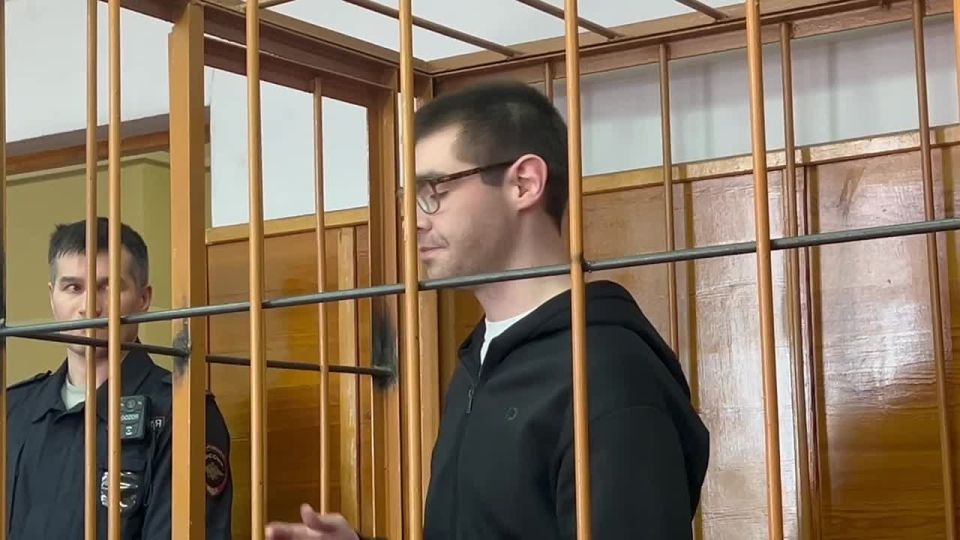 Экс-редактора Ura. ru Денис Аллаяров признал вину в дачи взятки своему дяде, Андрею Карпову