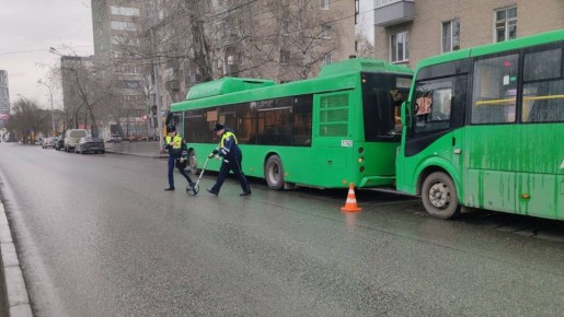 Два автобуса врезались друг в друга в центре Екатеринбурга