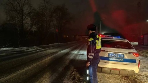 Госавтоинспекция Свердловской области предупреждает водителей об осложнении дорожной ситуации в северной части региона в связи с переходом температуры воздуха через 0°C, выпадением снежных и дождевых осадков