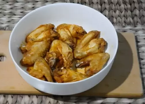 Как быстро приготовить куриные крылышки в микроволновке?