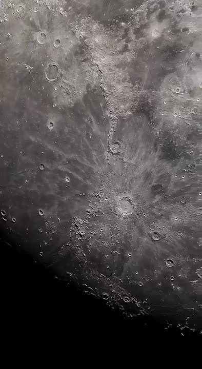 Первые фото Земли с обратной стороны Луны