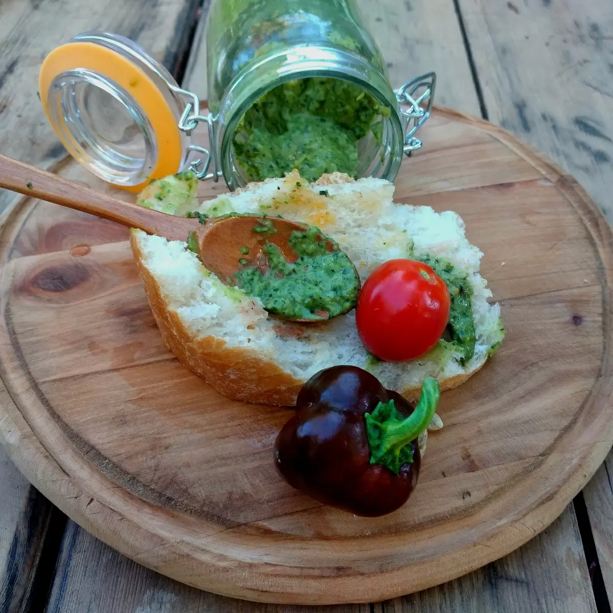 Как сохранить свежесть ароматного песто на зиму