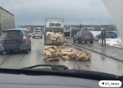 На Полевском тракте собралась пробка