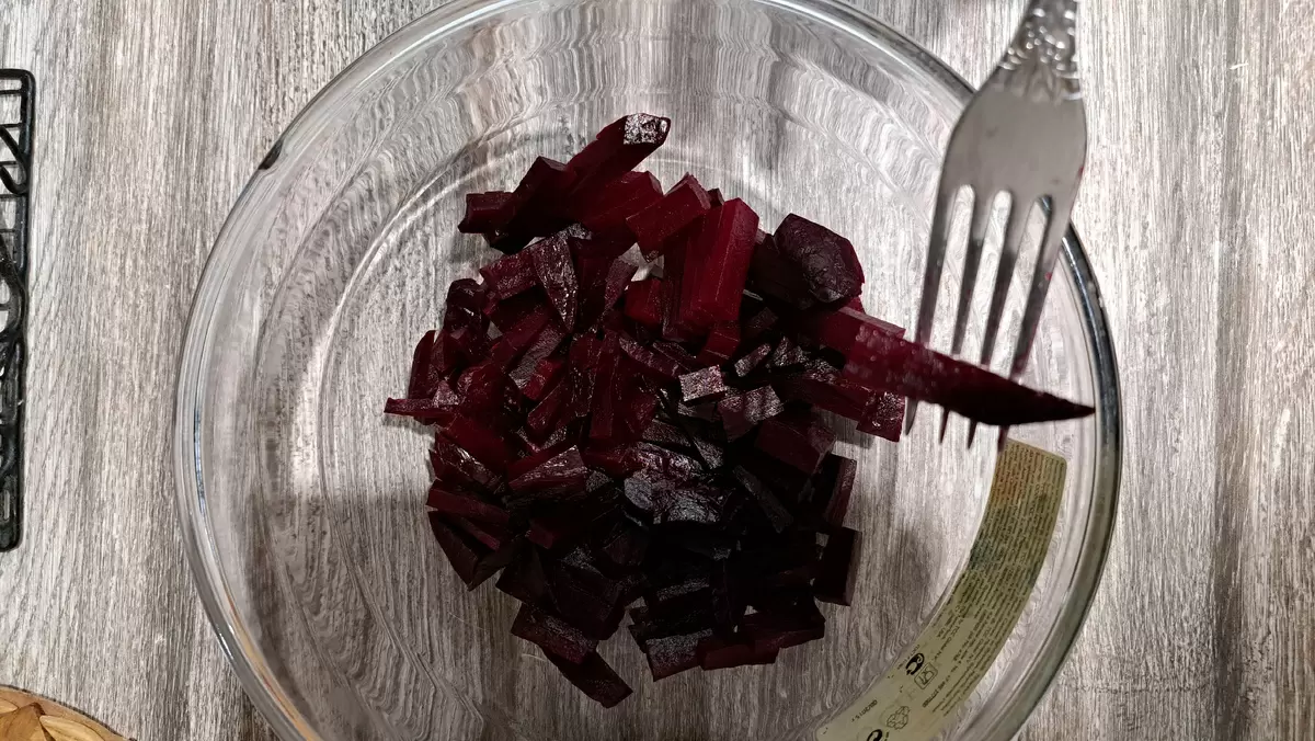 Необычные идеи для салата из свёклы: сочетания, которые удивят вас