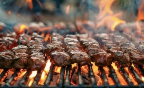 Шашлык: не просто еда, а искусство общения и наслаждения