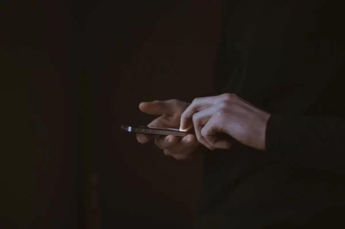 Как правильно дезинфицировать смартфон: советы ученого