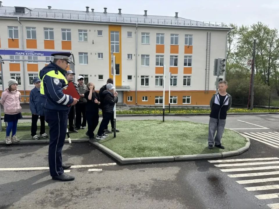 В рамках областного профилактического мероприятия «Практика безопасности» сотрудники Госавтоинспекции Свердловской области проводят на территории учебных автогородков практические занятия с учащимися общеобразовательных... В рамках областного профилактического мероприятия «Практика безопасности» сотрудники Госавтоинспекции Свердловской области проводят на территории учебных автогородков практические занятия с учащимися общеобразовательных...
