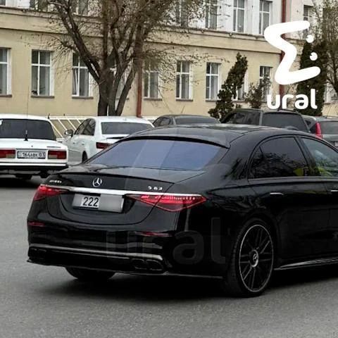 Пока екатеринбуржцы часами стоят в пробках и ждут убитые трамваи, ответственный за транспорт вице-мэр Рустам Галямов рассекает на люксовых авто Пока екатеринбуржцы часами стоят в пробках и ждут убитые трамваи, ответственный за транспорт вице-мэр Рустам Галямов рассекает на люксовых авто