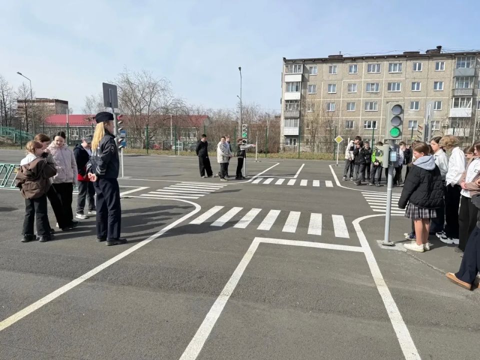 В рамках областного профилактического мероприятия «Практика безопасности» сотрудники Госавтоинспекции Свердловской области проводят на территории учебных автогородков практические занятия с учащимися общеобразовательных... В рамках областного профилактического мероприятия «Практика безопасности» сотрудники Госавтоинспекции Свердловской области проводят на территории учебных автогородков практические занятия с учащимися общеобразовательных...