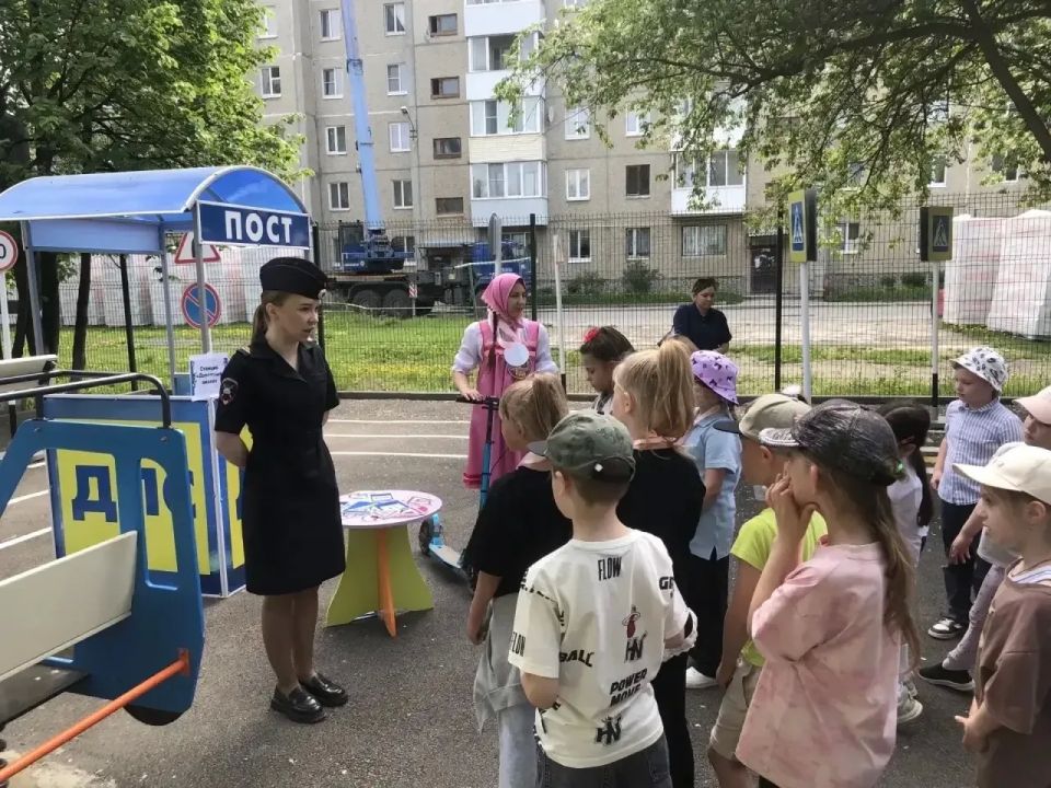 В рамках областного профилактического мероприятия «Практика безопасности» сотрудники Госавтоинспекции Свердловской области проводят на территории учебных автогородков практические занятия с учащимися общеобразовательных... В рамках областного профилактического мероприятия «Практика безопасности» сотрудники Госавтоинспекции Свердловской области проводят на территории учебных автогородков практические занятия с учащимися общеобразовательных...