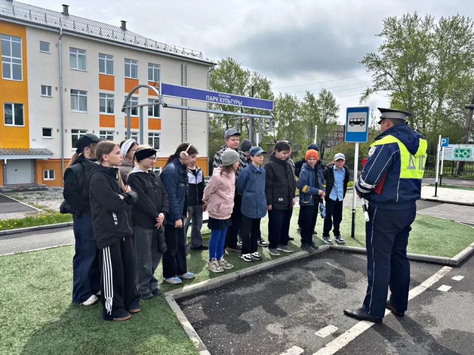 В рамках областного профилактического мероприятия «Практика безопасности» сотрудники Госавтоинспекции Свердловской области проводят на территории учебных автогородков практические занятия с учащимися общеобразовательных... В рамках областного профилактического мероприятия «Практика безопасности» сотрудники Госавтоинспекции Свердловской области проводят на территории учебных автогородков практические занятия с учащимися общеобразовательных...