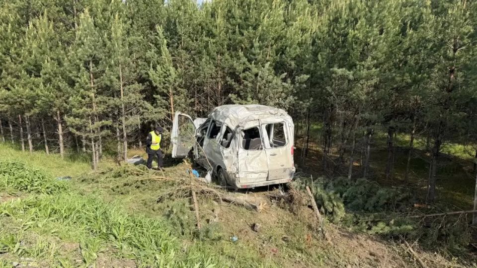 Под Каменском-Уральским сотрудники Госавтоинспекции устанавливают обстоятельства смертельного ДТП Под Каменском-Уральским сотрудники Госавтоинспекции устанавливают обстоятельства смертельного ДТП