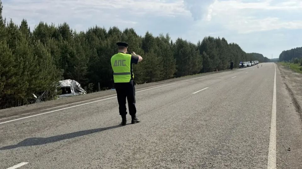 Под Каменском-Уральским сотрудники Госавтоинспекции устанавливают обстоятельства смертельного ДТП Под Каменском-Уральским сотрудники Госавтоинспекции устанавливают обстоятельства смертельного ДТП