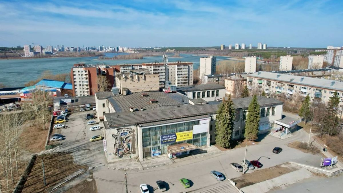 Приставы на месяц опечатали ДК "Химмаш" в Екатеринбурге из-за нарушений пожарной безопасности
