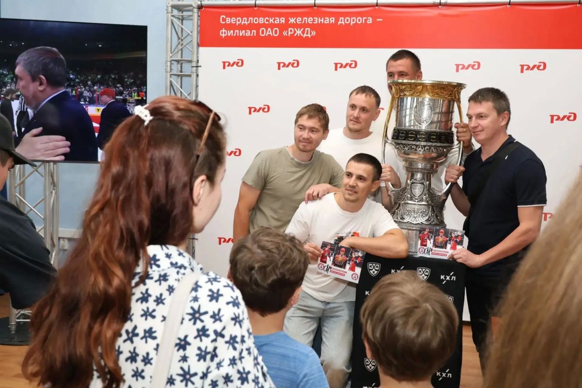 Кубок Гагарина снова на СвЖД! Кубок Гагарина снова на СвЖД!