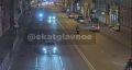 Появилось видео с моментом аварии на улице 8 Марта, где столкнулись кроссовер и мотоцикл