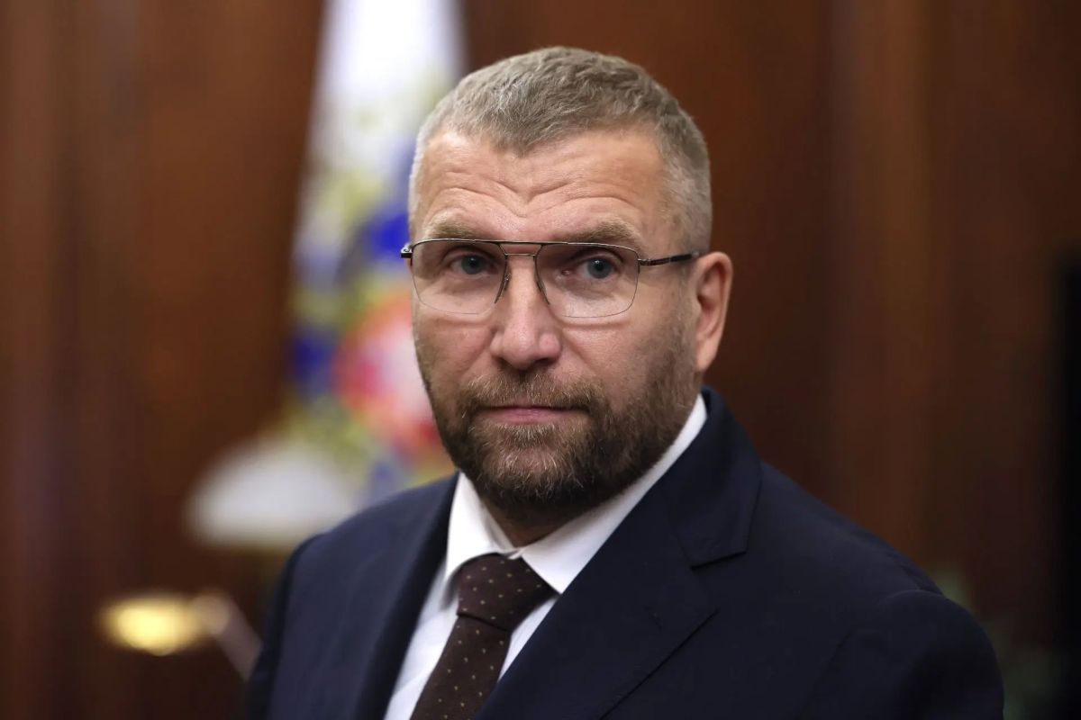 Руководитель ФТС России Валерий Пикалёв назначил Владимира Зябко начальником Центрального таможенного управления