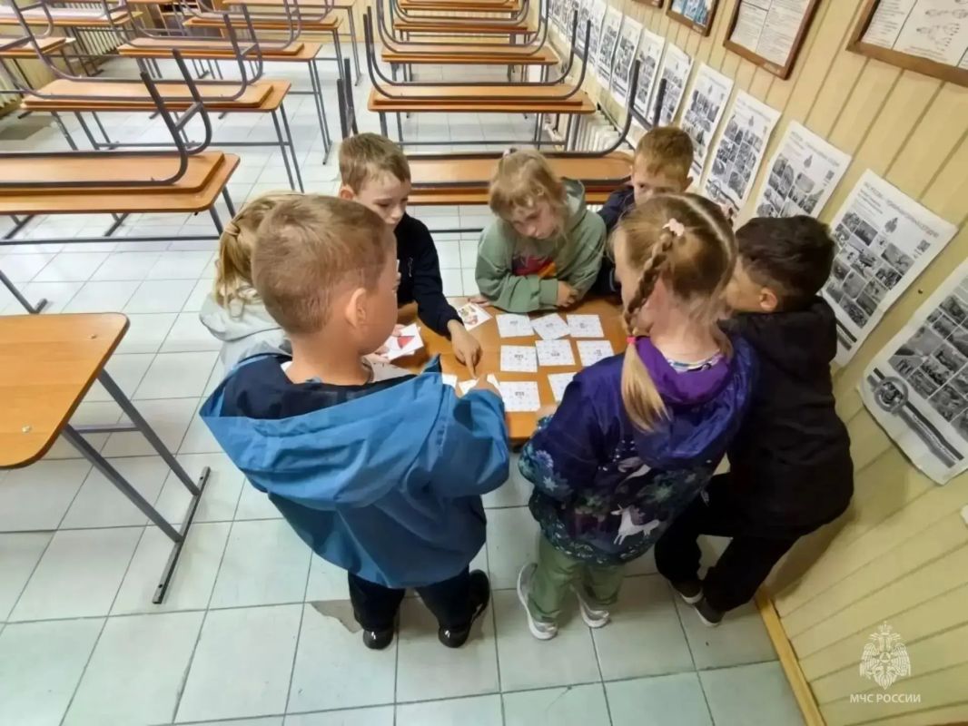 Юные гости в 59-й пожарно-спасательной части: воспитанники лагеря «Фаворит» на уроках безопасности