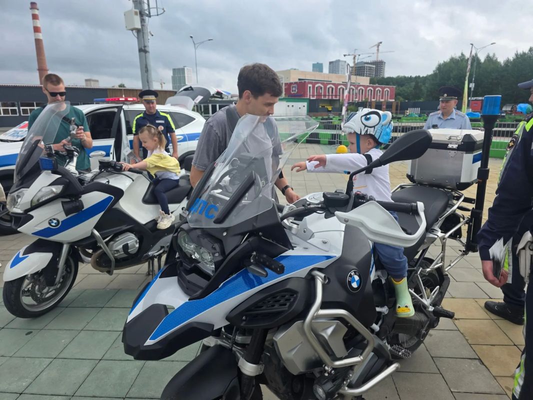 В парке Маяковского в Екатеринбурге начала работу интерактивная площадка Госавтоинспекции В парке Маяковского в Екатеринбурге начала работу интерактивная площадка Госавтоинспекции