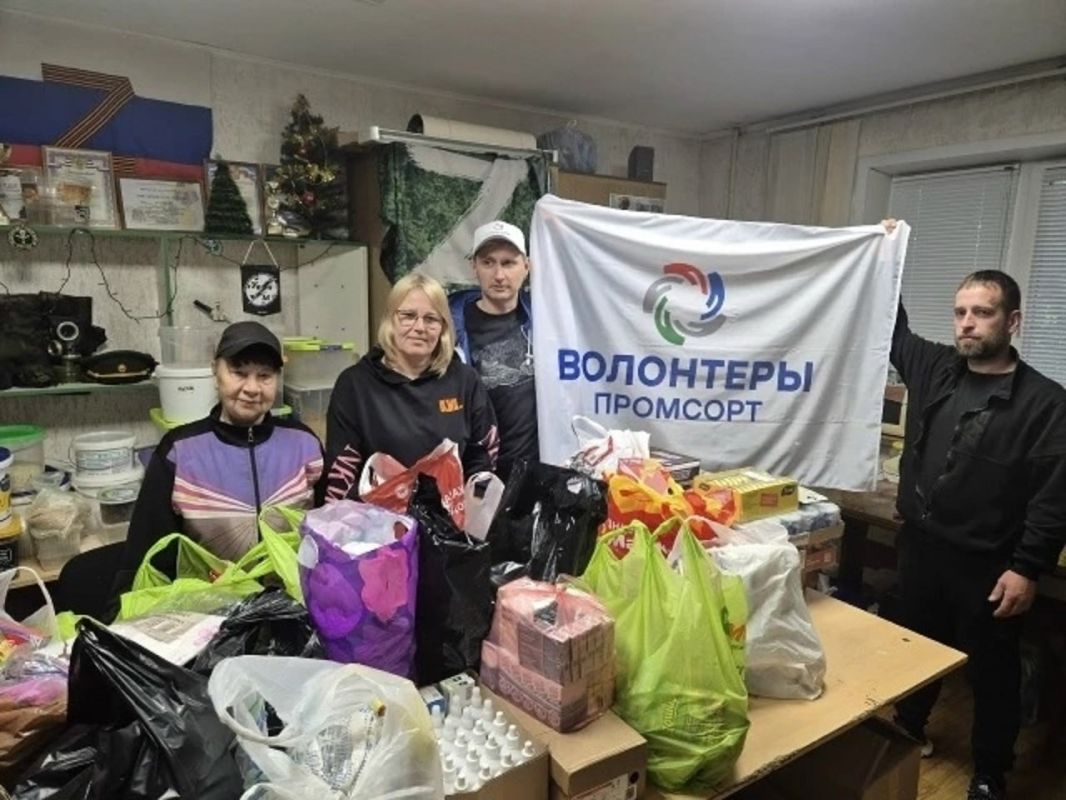 В Свердловской области ветераны-десантники и волонтеры Ревды собрали 21 посылку для бойцов