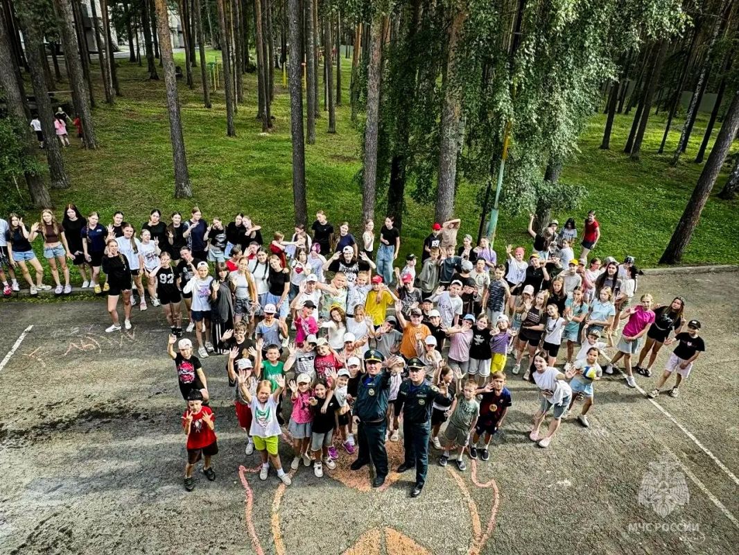 Юные свердловчане на один день стали огнеборцами Юные свердловчане на один день стали огнеборцами