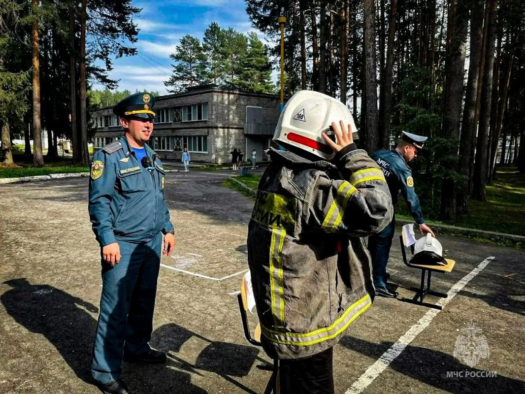Юные свердловчане на один день стали огнеборцами Юные свердловчане на один день стали огнеборцами