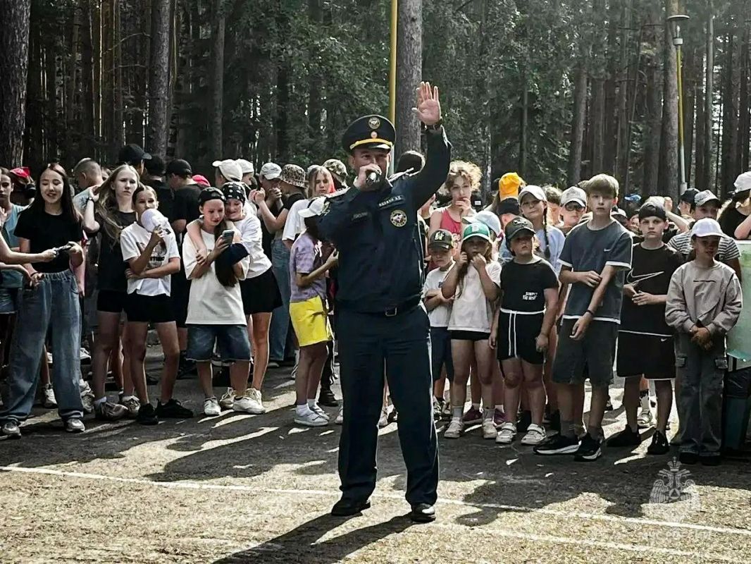 Юные свердловчане на один день стали огнеборцами Юные свердловчане на один день стали огнеборцами