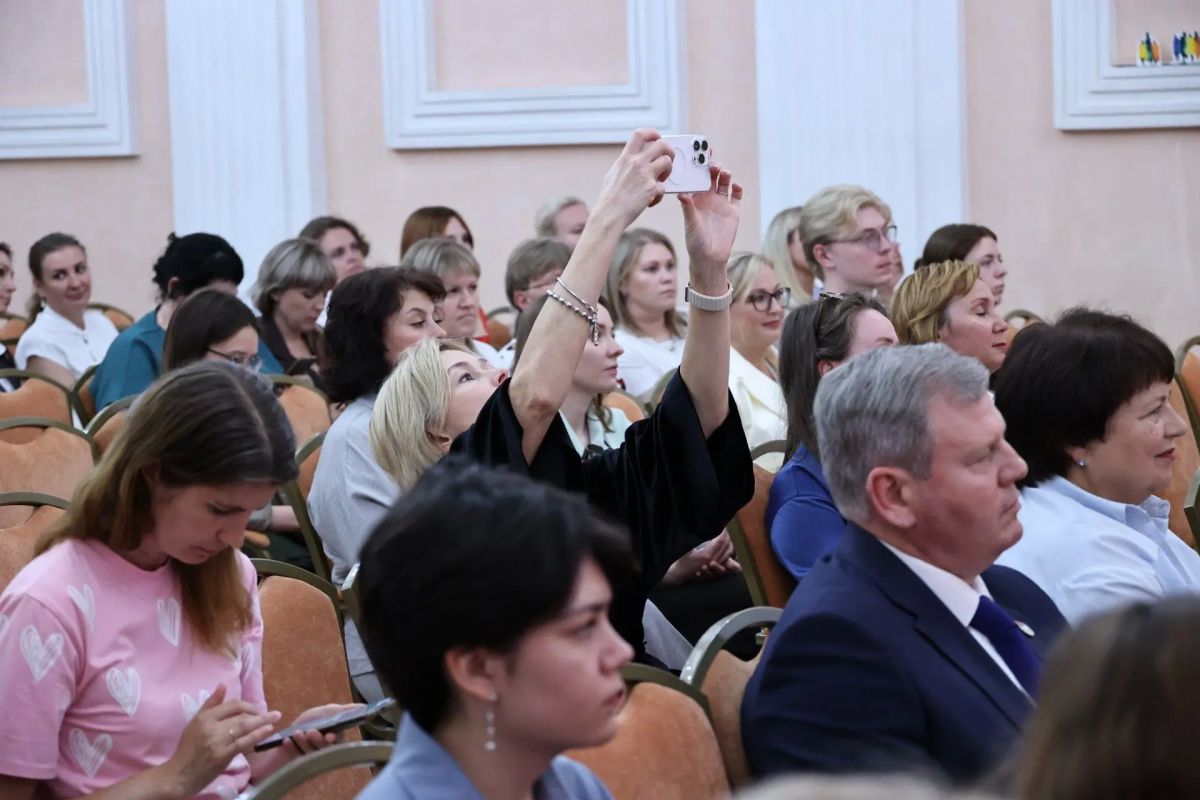 Как совмещать карьеру и семью: стандарт для работодателей утвердили в Свердловской области Как совмещать карьеру и семью: стандарт для работодателей утвердили в Свердловской области