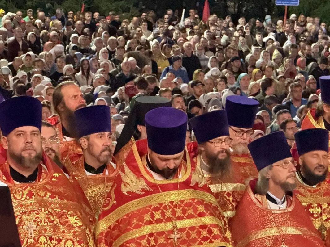 Около 30 тысяч паломников приняли участие в Царском крестном ходе Около 30 тысяч паломников приняли участие в Царском крестном ходе