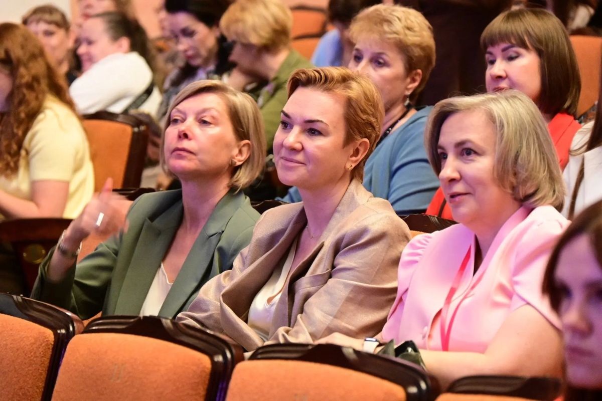 IV Уральский форум женщин «Создавая жизнь» стартовал в Екатеринбурге IV Уральский форум женщин «Создавая жизнь» стартовал в Екатеринбурге