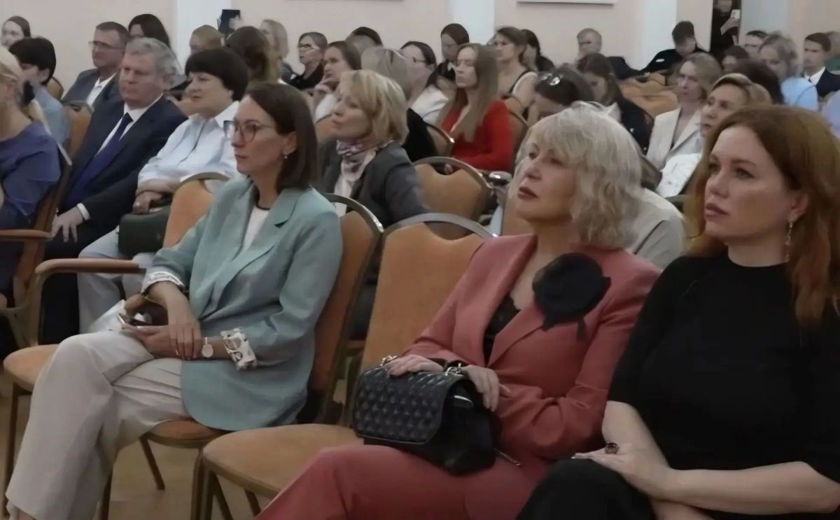 Будущее – в крепких, но нежных руках Будущее – в крепких, но нежных руках