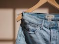 Как продлить жизнь джинсам: секреты бережной стирки от экспертов
