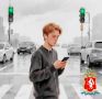 Отвлечение на дороге: почему наушники и телефон создают угрозу для пешеходов