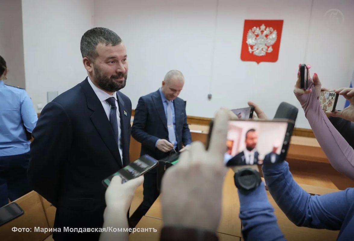 Депутата городской думы Екатеринбурга от «Единой России» Виталия Чачина признали виновным в ограничении конкуренции, совершенном с использованием служебного положения, и приговорили к штрафу в 2,5 млн руб