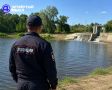 Услышал крики с плотины и бросился в пруд спасать тонущую девочку
