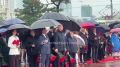 Первые лица региона возложили цветы основателям города В День города первые лица региона по традиции пришли к памятнику Татищеву и де Геннину — основателям Екатеринбурга. Дождь торжественности не помешал: с цветами к...