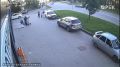 На видео попал момент аварии с автомобилем Lamborghini, врезавшимся 11 августа в жилой дом в Екатеринбурге, кадры предоставил РБК источник в экстренных службах