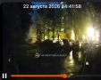 «Камень насквозь пробил люк»: при коммунальном ЧП в Пионерском пострадали как минимум пять машин