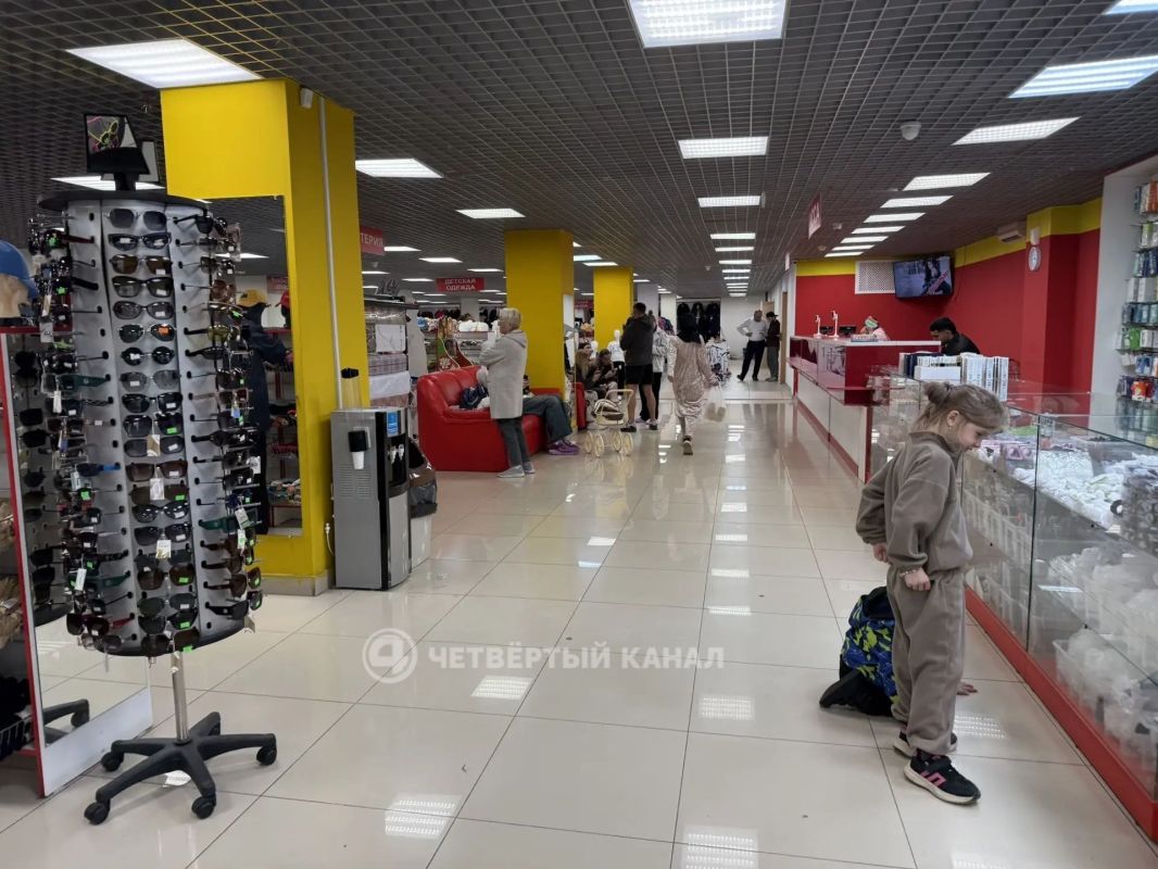 Замёрзших жителей пострадавшего дома приютили в магазине на Вторчермете Замёрзших жителей пострадавшего дома приютили в магазине на Вторчермете