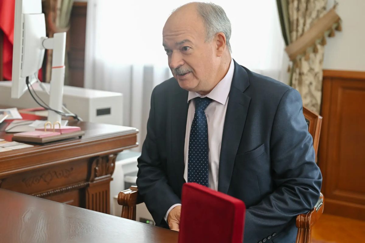 Губернатор вручил публицисту Ивану Щелокову почетный знак «За добросовестный труд и профессионализм» Губернатор вручил публицисту Ивану Щелокову почетный знак «За добросовестный труд и профессионализм»