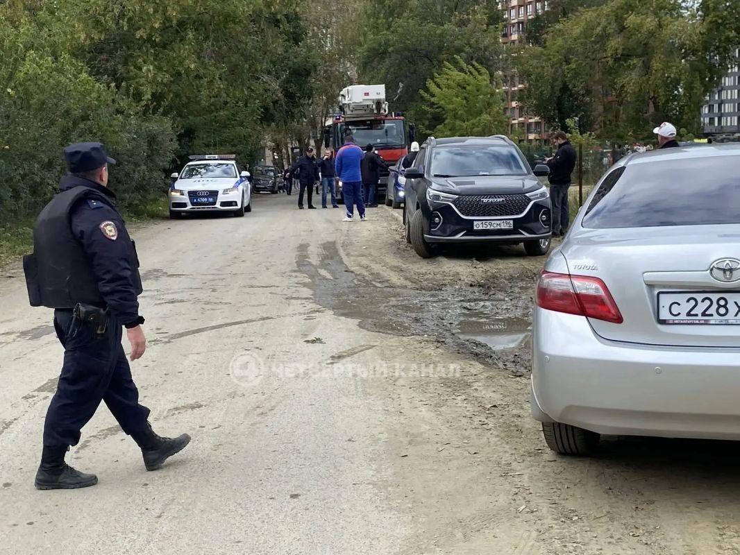 Работала в кровати и увидела беспилотник за окном: жительница дома на Уктусе рассказала 4 каналу об атаке Работала в кровати и увидела беспилотник за окном: жительница дома на Уктусе рассказала 4 каналу об атаке