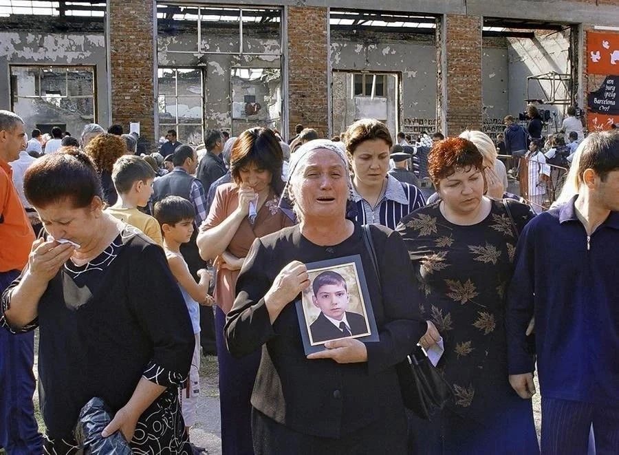 Сегодня 22 года со дня трагедии в школе №1 в Беслане Сегодня 22 года со дня трагедии в школе №1 в Беслане