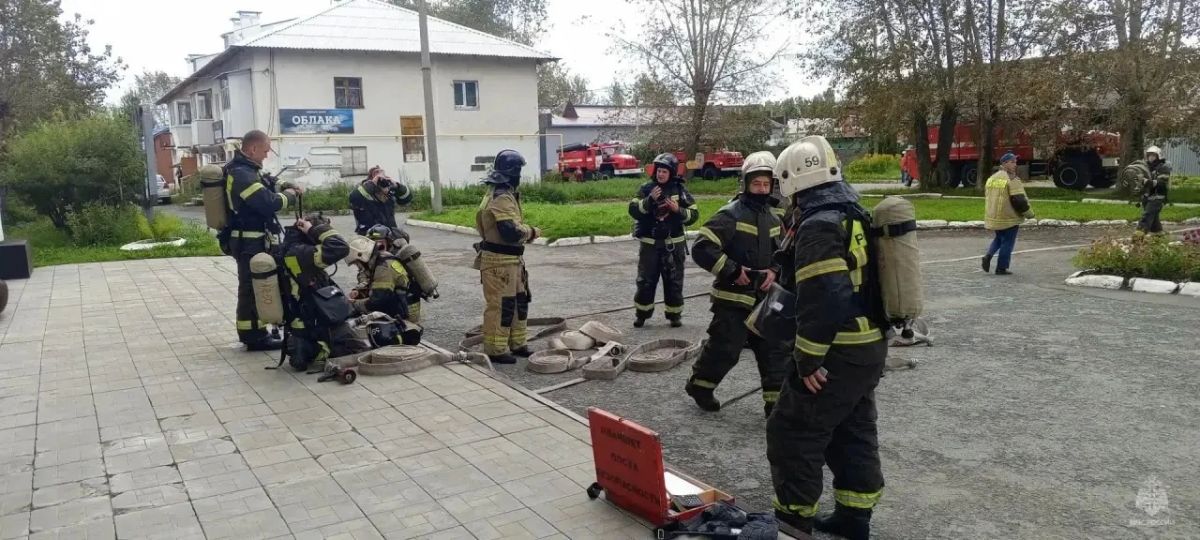 В условиях максимально приближенных к реальным: учения в Дворце культуры В условиях максимально приближенных к реальным: учения в Дворце культуры